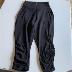 Lululemon crop size 2